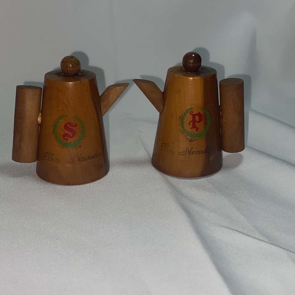 Coffee Pots Wood Salt & Pepper Shaker Vintage Antique Novelty WITH PLUGS‎ - Picture 4 of 5